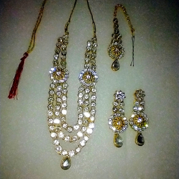 Necklace Set Gold Tone Crystal jewelry Set - Picture 12 of 12